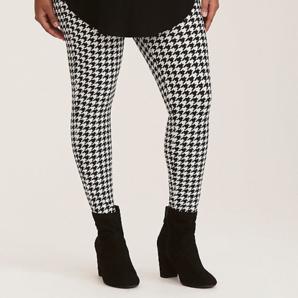 🚨LAST ONE🚨Plus size houndstooth leggings!